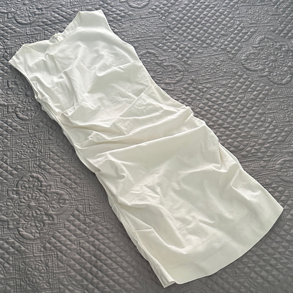 Elegant White Sleeveless Dress